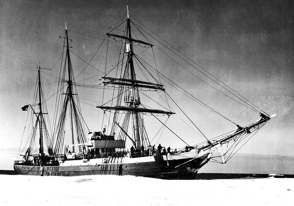 960px-USS_Bear_(AG-29)_in_Antartica_c1934