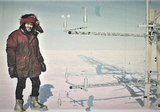 Micro_Met_Tower,_Plateau_Station_(Antarctica)