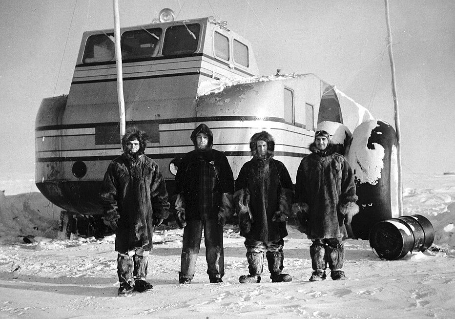 The_Antarctic_Snow_Cruiser_and_its_crew